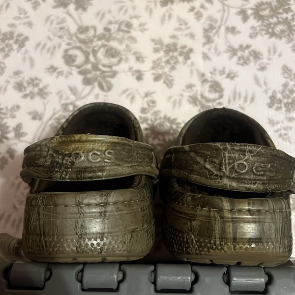Crocs Classic Lined Real Tree Camo Clogs - Picture 7 of 7
